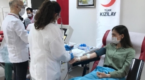 Koronavirüsü yenen doktordan immün plazma bağışı