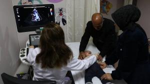 Yarım kalple doğan bebek mucizeyi başardı