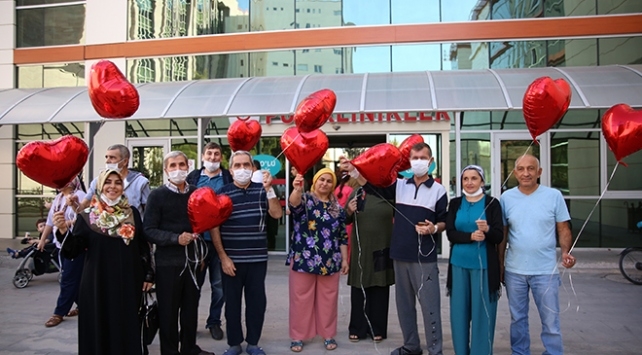 İsimsiz kahramanlarına kalpli balonla teşekkür