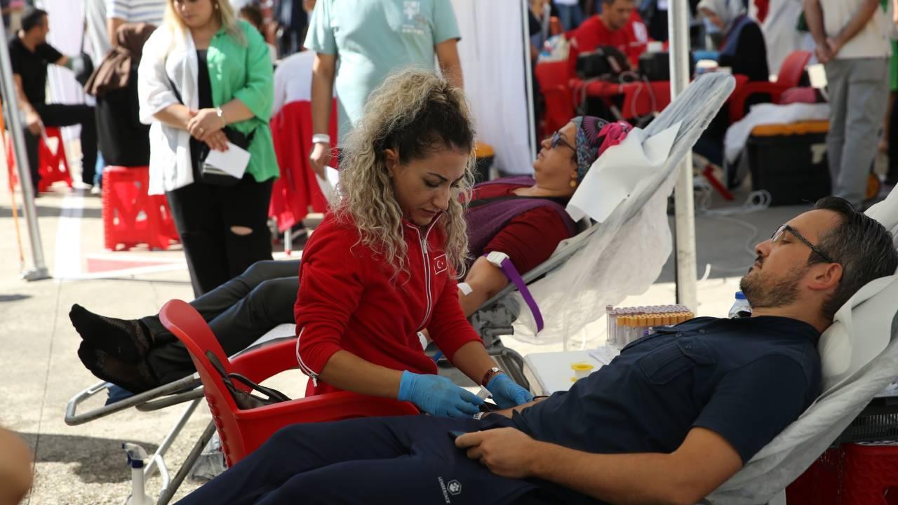 Türk Kızılay 2,3 milyon gönüllü kan bağışçısıyla dünyada 3'üncü oldu